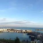 Tatil Evi Maison Du Cap Lihou, Duplex Au 1er Et 2eme Etage Mansarde, Quartier Historique,