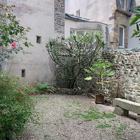 Maison Du Cap Lihou, Duplex Au 1er Et 2eme Etage Mansarde, Quartier Historique,