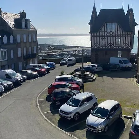 Holiday home Maison Du Cap Lihou, Duplex Au 1er Et 2eme Etage Mansarde, Quartier Historique, *
