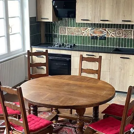 Holiday home Maison Du Cap Lihou, Duplex Au 1er Et 2eme Etage Mansarde, Quartier Historique, *