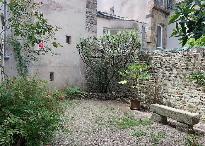 Maison Du Cap Lihou, Duplex Au 1er Et 2eme Etage Mansarde, Quartier Historique,