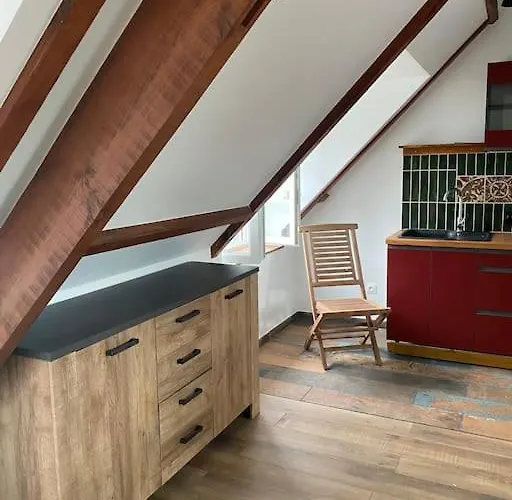 Maison Du Cap Lihou, Duplex Au 1er Et 2eme Etage Mansarde, Quartier Historique, *