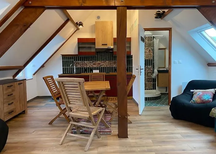 Maison Du Cap Lihou, Duplex Au 1er Et 2eme Etage Mansarde, Quartier Historique,