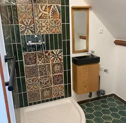 Maison Du Cap Lihou, Duplex Au 1er Et 2eme Etage Mansarde, Quartier Historique,