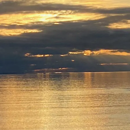 Tatil Evi Maison Du Cap Lihou, Duplex Au 1er Et 2eme Etage Mansarde, Quartier Historique, Granville