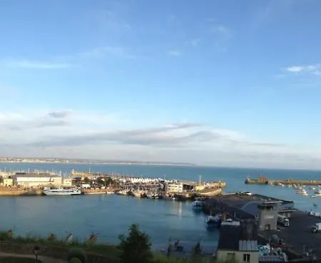 Tatil Evi Maison Du Cap Lihou, Duplex Au 1er Et 2eme Etage Mansarde, Quartier Historique,