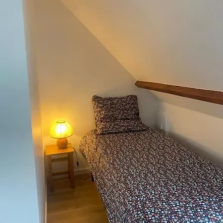 Tatil Evi Maison Du Cap Lihou, Duplex Au 1er Et 2eme Etage Mansarde, Quartier Historique,