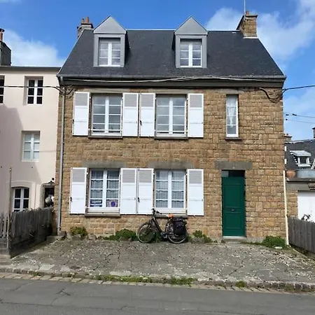 Tatil Evi Maison Du Cap Lihou, Duplex Au 1er Et 2eme Etage Mansarde, Quartier Historique, Granville