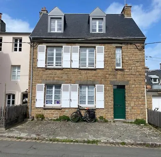 Semesterbostad Maison Du Cap Lihou, Duplex Au 1er Et 2eme Etage Mansarde, Quartier Historique, Granville