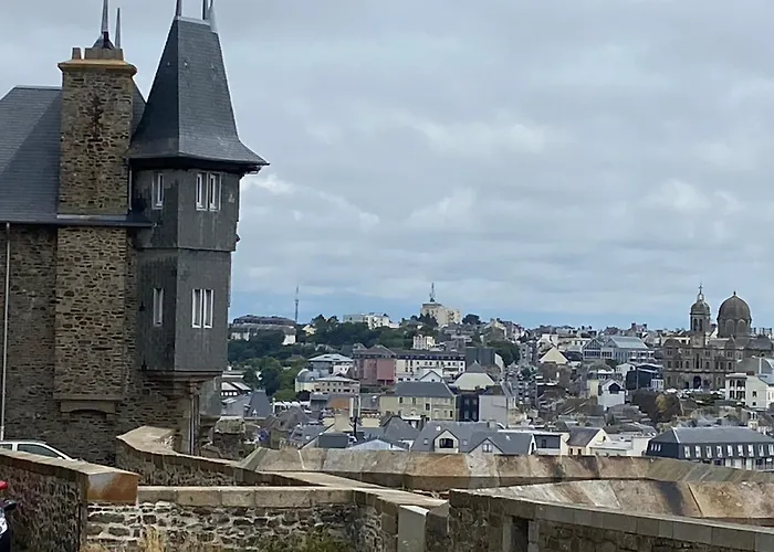 Maison Du Cap Lihou, Duplex Au 1er Et 2eme Etage Mansarde, Quartier Historique,